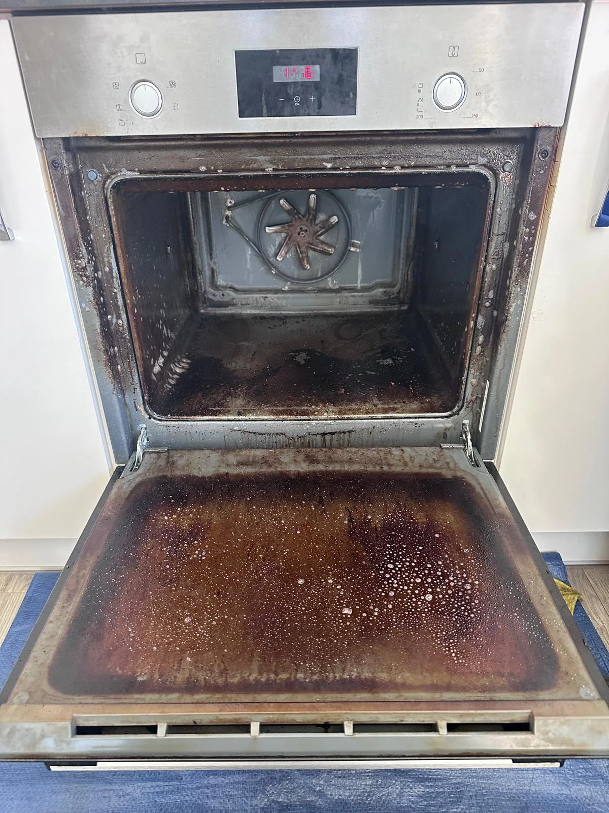 Single oven before cleaning in Southam