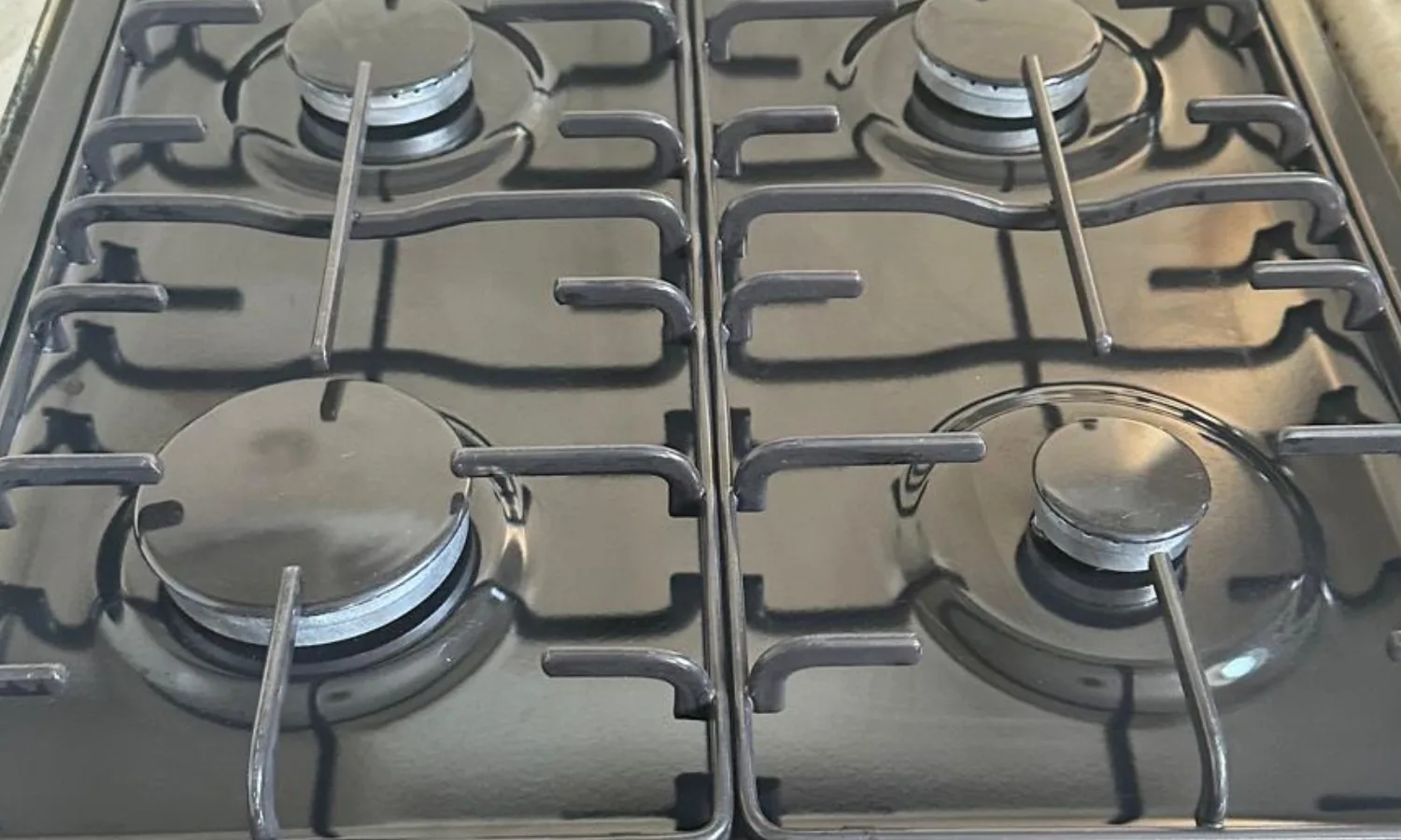 Polished hob after cleaning
